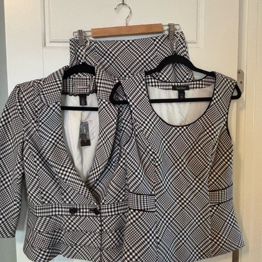 NWT WHBM 3 piece set.